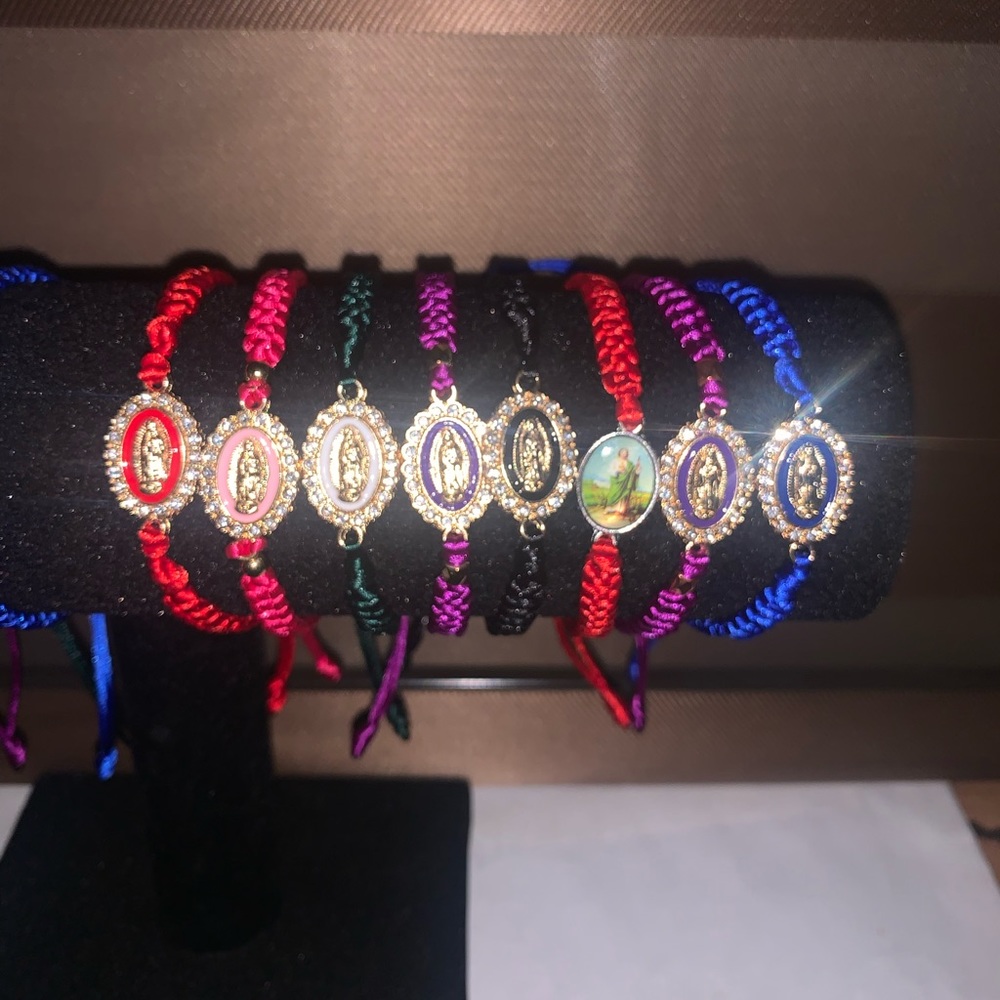 Pulseras de virgen de Guadalupe de hilo diferente color ajustables perfectas
